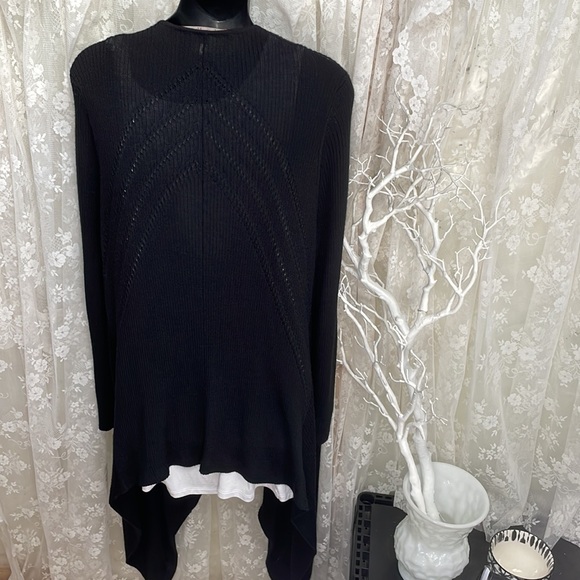 Lightweight Classic & Pretty Cardigan Sweater. Love the Draping 💕 - Picture 7 of 10